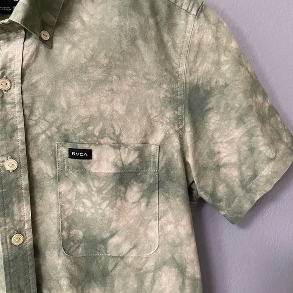 RVCA That'll Do Bleached Short Sleeve Button Down Shirt. Size X-Small - Picture 3 of 7
